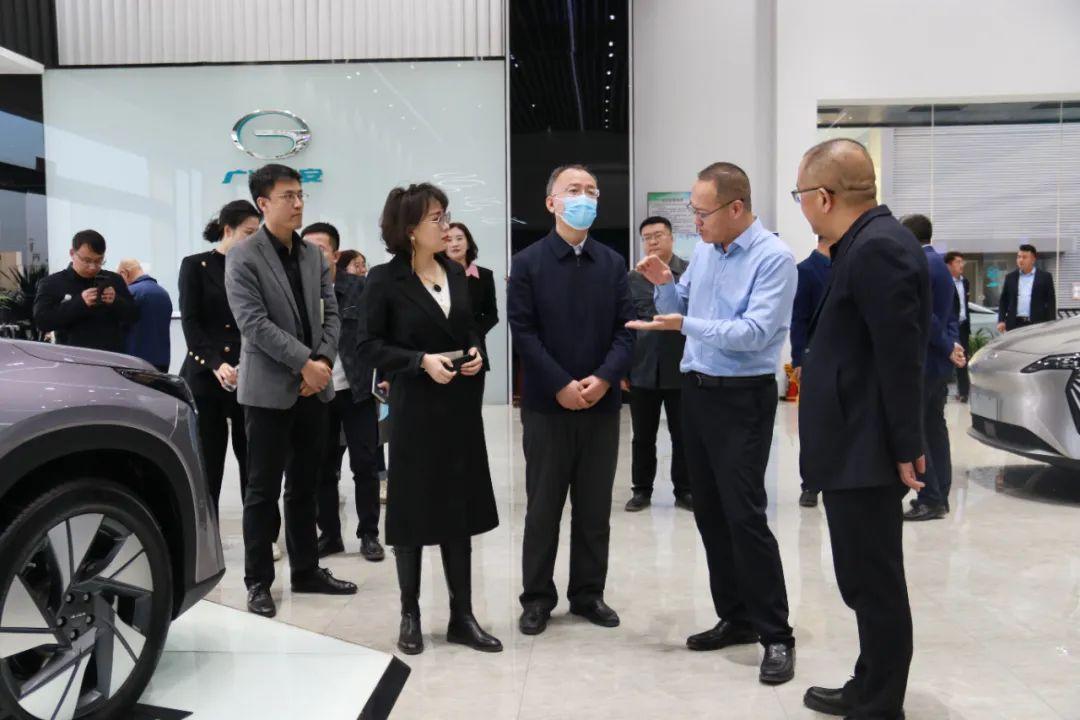 中国航母最新动态揭秘，小巷深处的航母特色小店