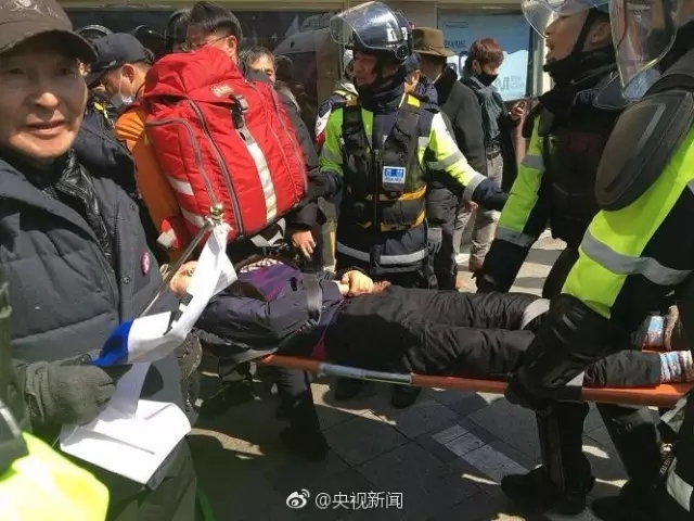 超越年龄限制，尊重交通规则，交警与司机冲突背后的励志故事
