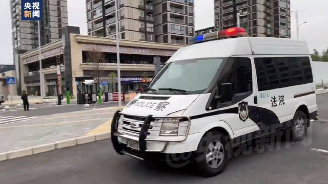 余华英的囚车之旅，心灵与自然之间的对话