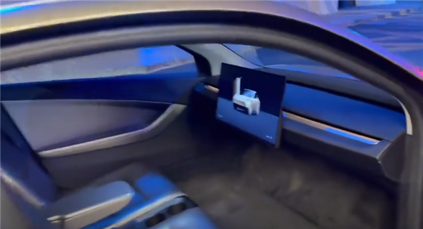 第一视角试驾特斯拉Cybercab，感受未来出行的科技魅力