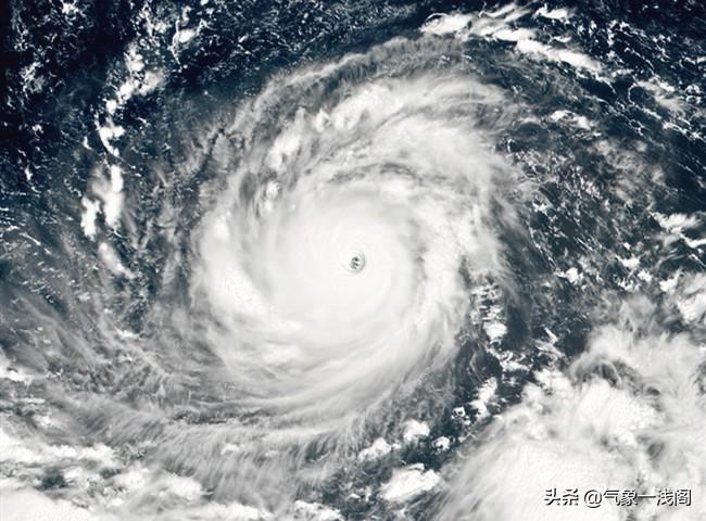 台风路径更新，探索自然美景之旅，与台风共舞寻内心宁静地