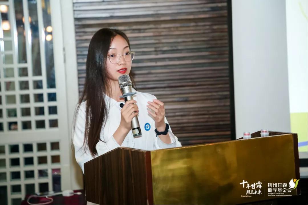 美国黄金期货最新行情下的心灵之旅，内外宁静与美景交融的探索