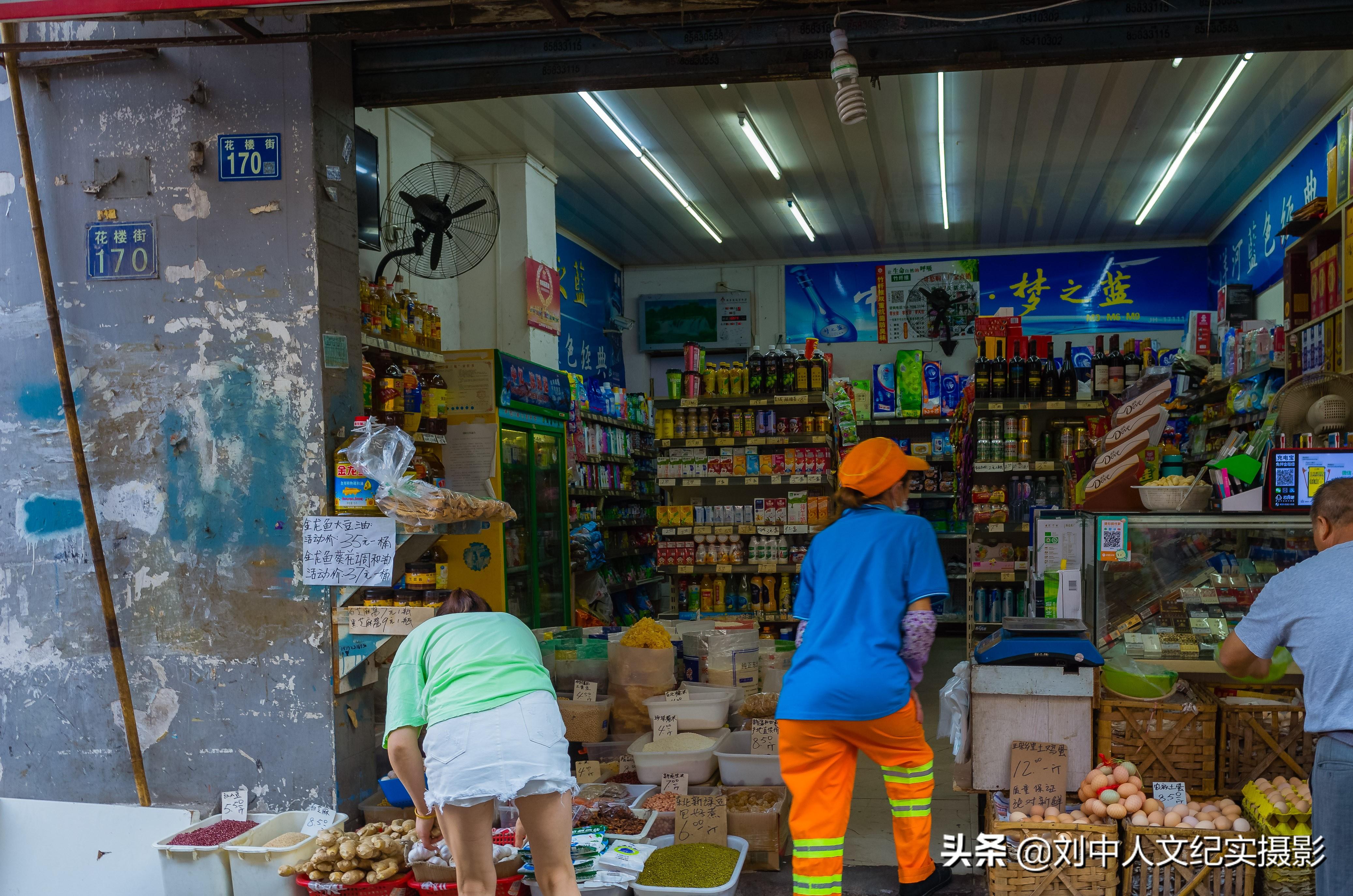 台风最新消息揭秘，小巷秘密小店背后的故事与巷内秘密揭秘