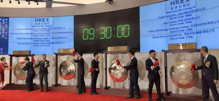 港交所最新上市，小城奇迹与家的温暖故事