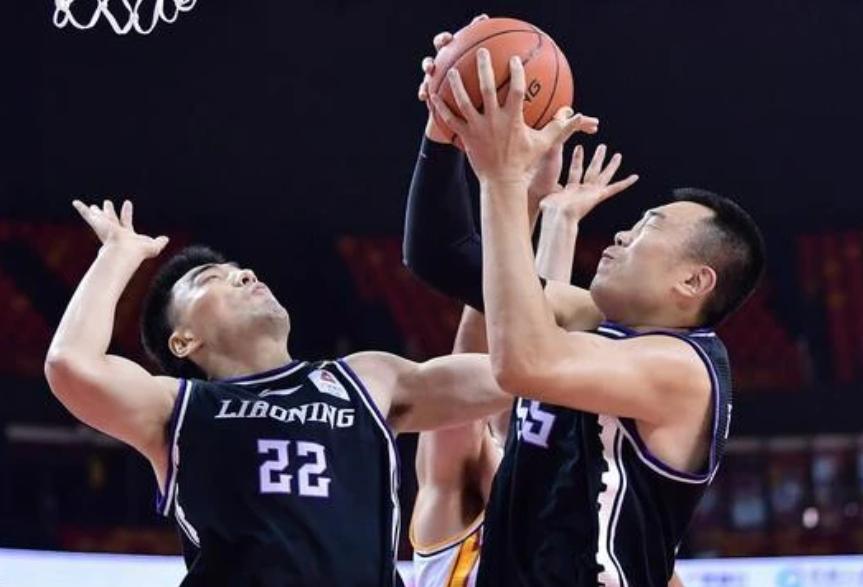 周琦在NBA的篮球巨星之路，比赛视频揭示其崛起与影响