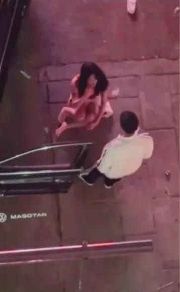 女子殴打他人跪地事件追踪，小巷深处的纷争与反思