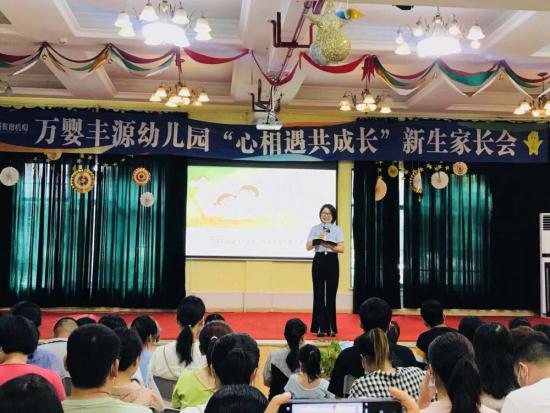 云南最新动态，小城日常与远方温情的交织