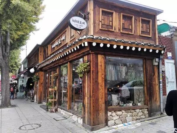 最新最热韩剧与巷弄深处的特色小店，韩剧热潮与小店的魅力