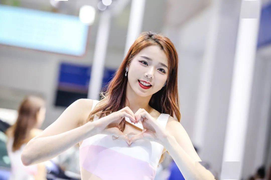 美女最新视频，领略科技前沿，体验未来生活之美之美女的科技生活视频重磅发布