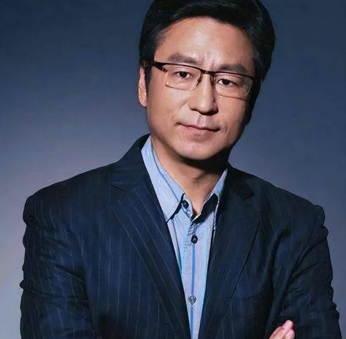 白岩松最新动态揭晓，热议话题背后的声音