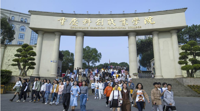 重庆大学最新消息，友情与陪伴的温馨时光