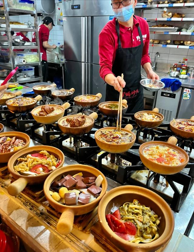 最新餐饮大赏，美食盛宴，味蕾狂欢！